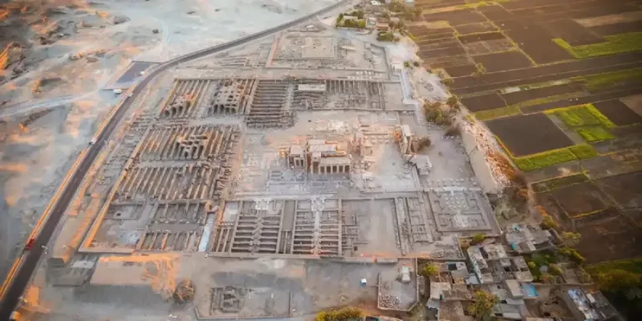  The balloon tour through the sky of Luxor